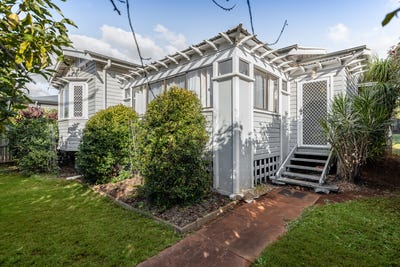 /international/au/38-dunne-street-harristown-qld-148231416/