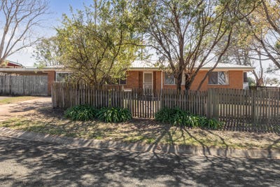 /international/au/2-solero-court-wilsonton-heights-qld-152277108/