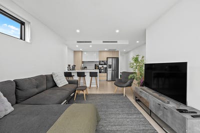 /international/au/301-8-zillah-street-stones-corner-qld-151621092/