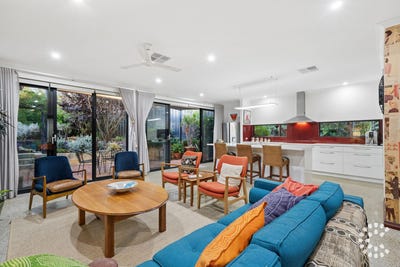 /international/au/28-burridge-way-hamilton-hill-wa-151482360/