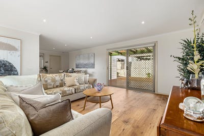 /international/au/26-mitchell-street-mornington-vic-152373460/