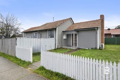 /international/au/40-edwards-street-sebastopol-vic-148537212/