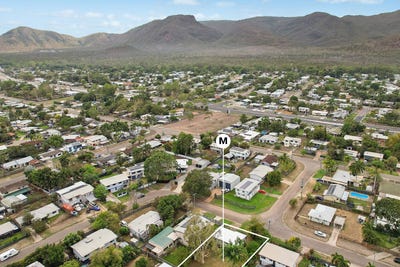 /international/au/33-ruby-round-kelso-qld-152652952/