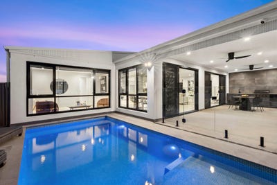 /international/au/115-monash-road-menai-nsw-152629176/