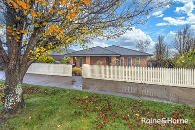 /international/au/15-childe-harold-road-gisborne-vic-151668584/