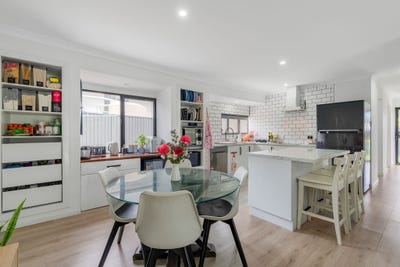 /international/au/5-crest-street-beenleigh-qld-151048352/