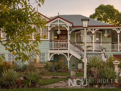 /international/au/19-gibbon-street-east-ipswich-qld-151593640/