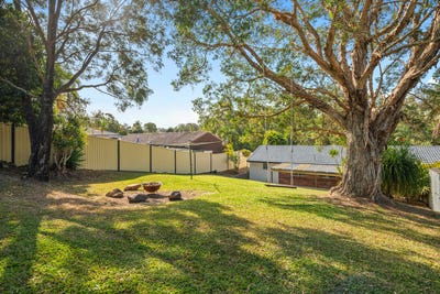 /international/au/5-buring-court-highland-park-qld-152479544/