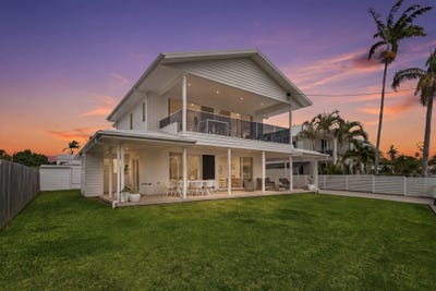 /international/au/53-esplanade-point-vernon-qld-151035176/