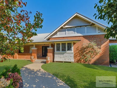 /international/au/133-upper-street-east-tamworth-nsw-151171168/
