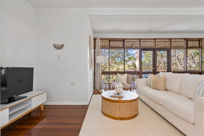 /international/au/54-kiparra-street-west-pymble-nsw-150918512/