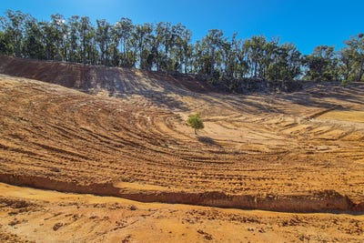 /international/au/5-harveys-road-woodside-north-vic-700402400/