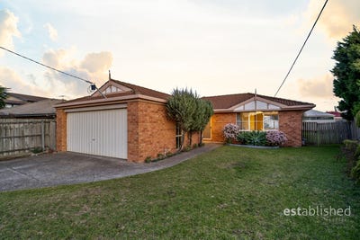 /international/au/4-hibiscus-court-altona-meadows-vic-148408916/