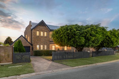 /international/au/18-flametree-street-bridgeman-downs-qld-151190520/