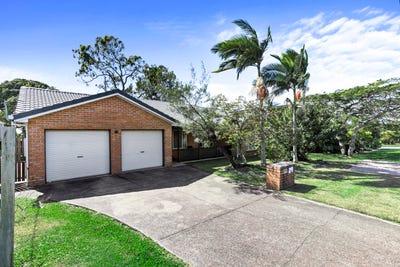 /international/au/28-hillcrest-avenue-scarness-qld-151242180/