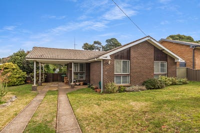 /international/au/61-wade-street-crookwell-nsw-148281444/