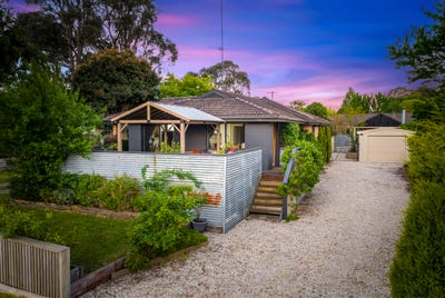 /international/au/10-ditchfield-road-brown-hill-vic-152715620/