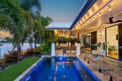 /international/au/20-blue-water-lane-trinity-beach-qld-150695556/