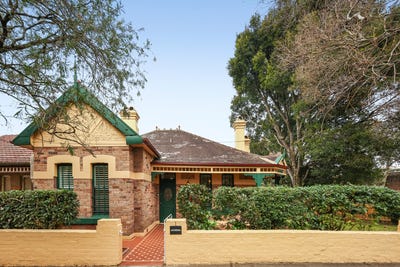 /international/au/1-dover-street-summer-hill-nsw-148538148/