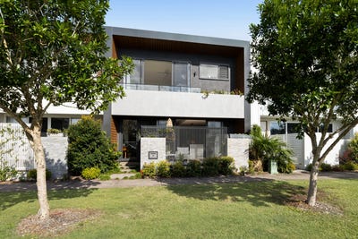 /international/au/33-somerton-drive-maroochydore-qld-152465592/