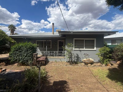 /international/au/54-oak-street-moree-nsw-150765932/