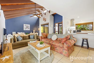 /international/au/13-moonlight-avenue-torquay-qld-151256600/