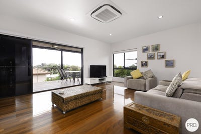 /international/au/17-sailaway-drive-eimeo-qld-148433872/