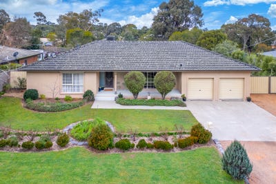 /international/au/73-racecourse-road-riddells-creek-vic-152145436/