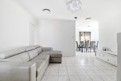 /international/au/12-7-graham-street-doonside-nsw-150871244/