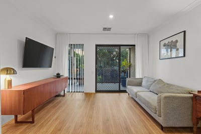 /international/au/4-4-mckimmie-road-palmyra-wa-151170460/