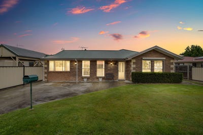 /international/au/15-melaluka-court-brighton-tas-152466308/