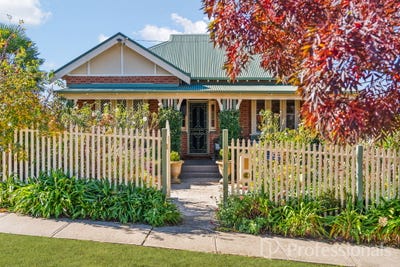 /international/au/239-piper-street-bathurst-nsw-151194896/