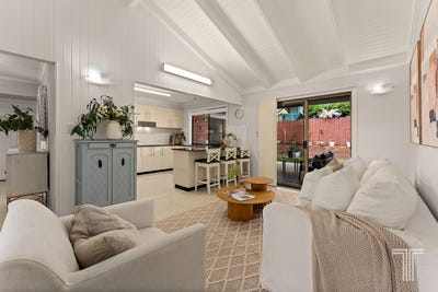 /international/au/397-winstanley-street-carindale-qld-152337880/