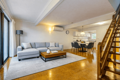 /international/au/10-155-john-paul-drive-springwood-qld-151393020/