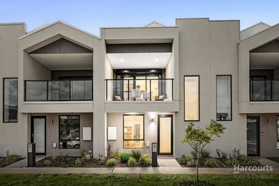 /international/au/13-amazing-boulevard-fraser-rise-vic-151067768/