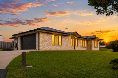/international/au/1-kingfisher-drive-oakhurst-qld-150932704/
