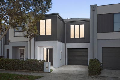 /international/au/33-wedgebill-circuit-werribee-vic-151256240/