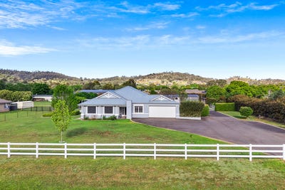/international/au/18-sequoia-drive-tamworth-nsw-152661684/