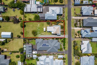 /international/au/14-corbett-street-port-fairy-vic-152679800/