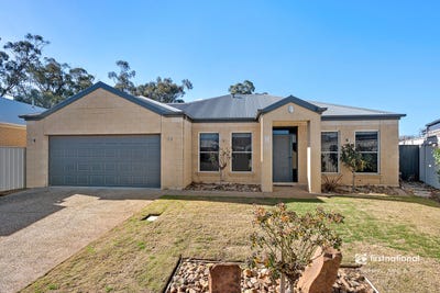 /international/au/8-airdrie-court-moama-nsw-148603260/