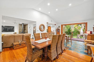 /international/au/22-sylvan-close-umina-beach-nsw-148420840/