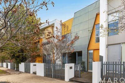 /international/au/13-errol-street-crace-act-151193712/