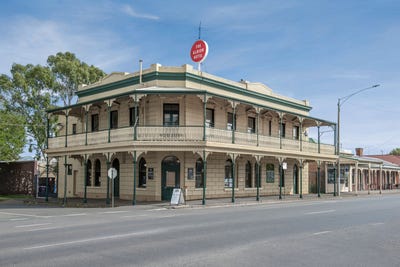 /international/au/the-albion-hotel-41-mollison-street-kyneton-vic-505102868/