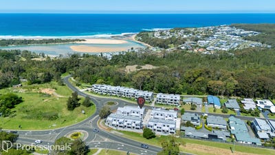 /international/au/10-4-wuru-drive-burrill-lake-nsw-152638624/