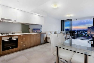 /international/au/407-372-374-marine-parade-labrador-qld-151619712/