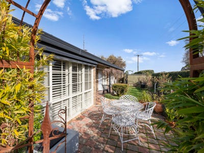 /international/au/1-park-street-goorambat-vic-148497404/