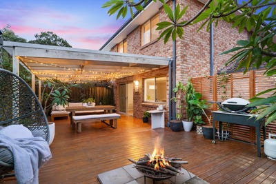 /international/au/4-22-dewberry-close-menai-nsw-151182660/