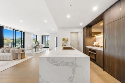 /international/au/large-two-bedroom-middleton-avenue-castle-hill-nsw-140453299/