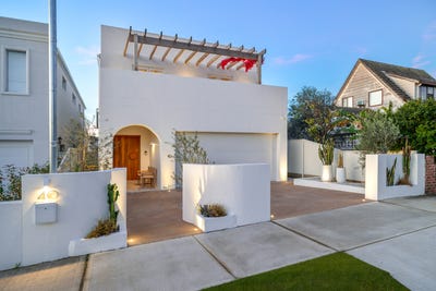 /international/au/40-rawson-road-greenacre-nsw-148348852/