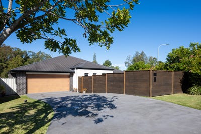 /international/au/2-sunshine-circuit-emerald-beach-nsw-148533084/